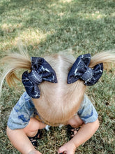 Load image into Gallery viewer, Black Marble Bows