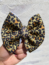 Load image into Gallery viewer, Leopard Puff Bow
