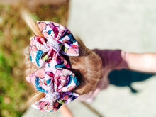 Load image into Gallery viewer, Tropical Velvet Floral Bows
