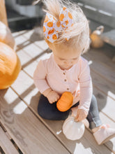 Load image into Gallery viewer, Ready to ship • Sweet as pie 🥧 • Pumpkin Bows
